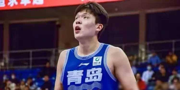 NBA篮球球探_NBA球探第3次现场考察杨瀚森NBA篮球球探！他和当年王治郅的篮球天赋谁更